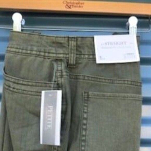 Petite Straight Jeans . Size: 6 Petite Woman's . Christopher & Banks - Picture 3 of 3
